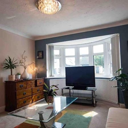 1 Bedroom Self Contained Apartment In Christchurch Winkton Eksteriør billede