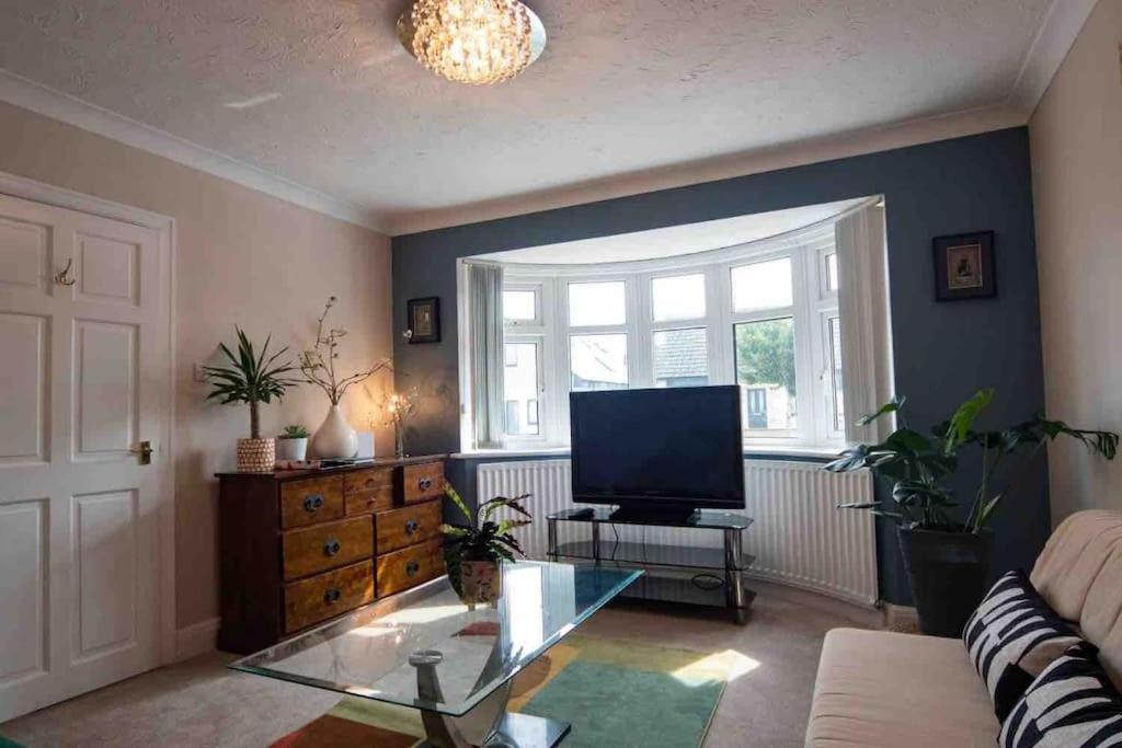 1 Bedroom Self Contained Apartment In Christchurch Winkton Eksteriør billede