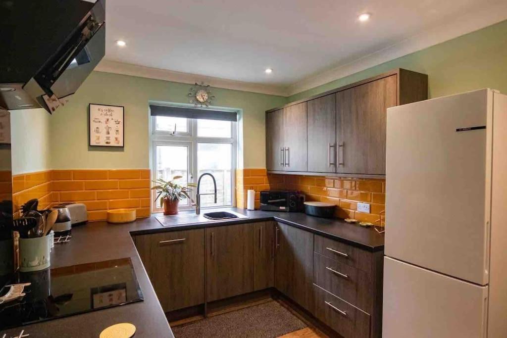 1 Bedroom Self Contained Apartment In Christchurch Winkton Eksteriør billede