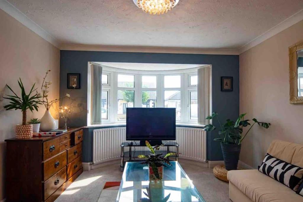 1 Bedroom Self Contained Apartment In Christchurch Winkton Eksteriør billede