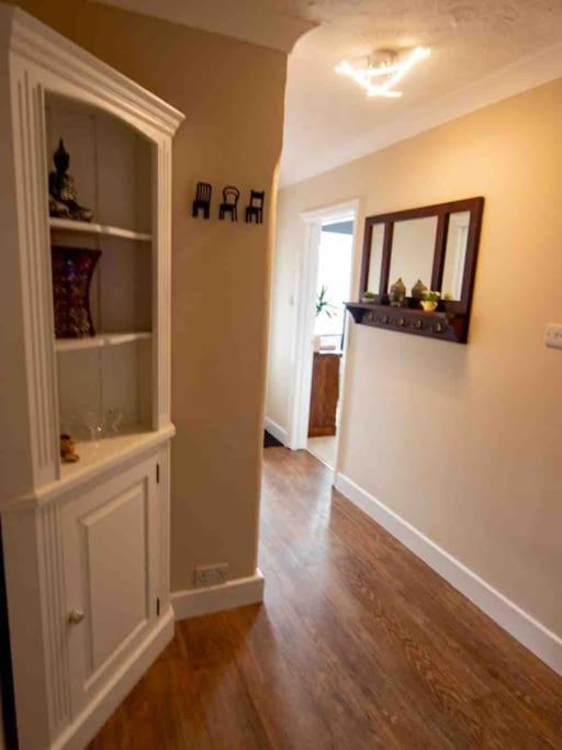 1 Bedroom Self Contained Apartment In Christchurch Winkton Eksteriør billede