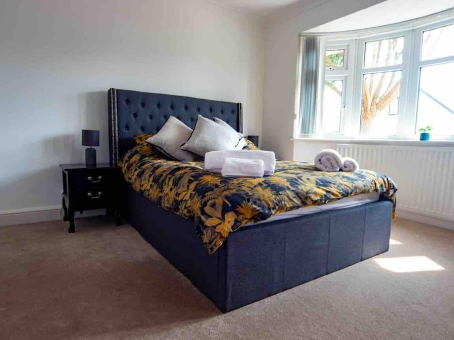 1 Bedroom Self Contained Apartment In Christchurch Winkton Eksteriør billede