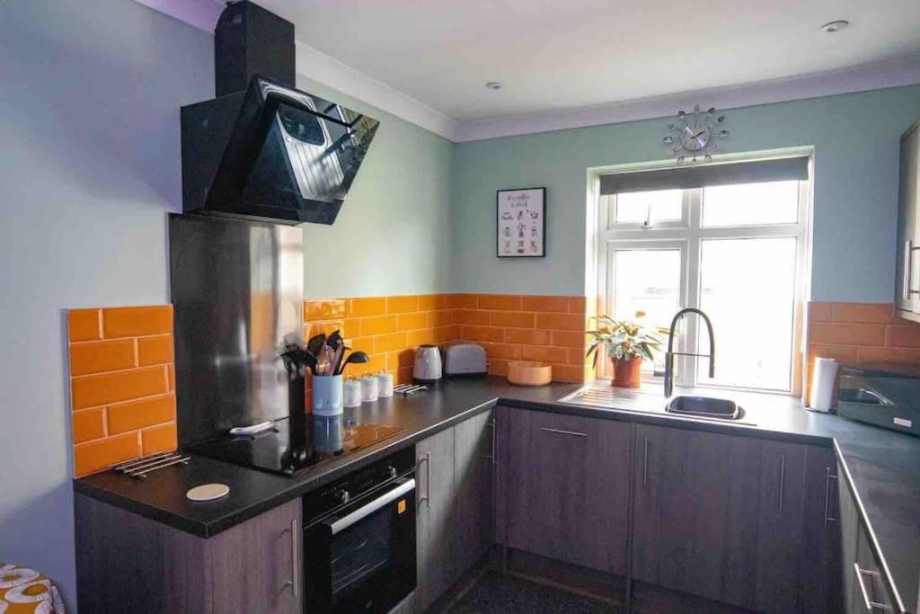 1 Bedroom Self Contained Apartment In Christchurch Winkton Eksteriør billede